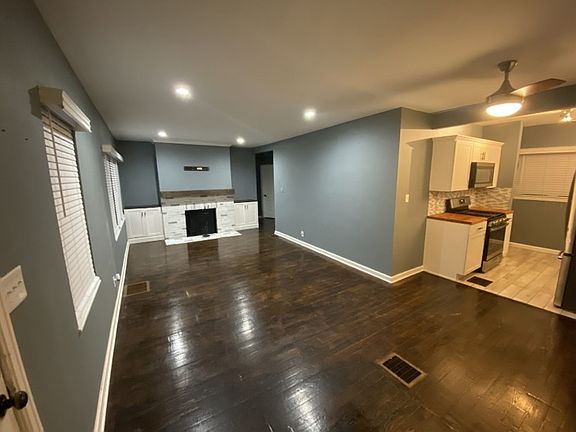 3rd image of 1719 N Leland Ave