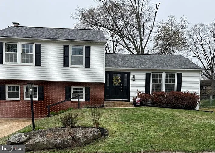 730 Snowdon Ln photo 1