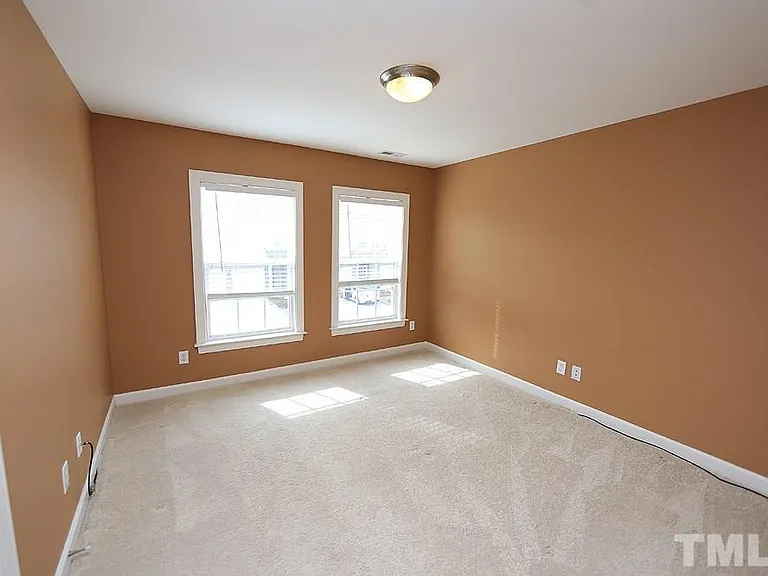 507 Bartlett Cir — Photo 13
