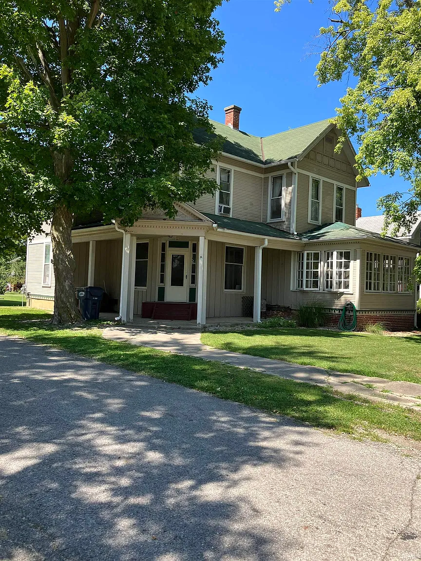 423 N Walnut St photo 1