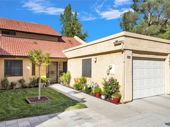19044 Elm Dr, Apple Valley, CA 92308