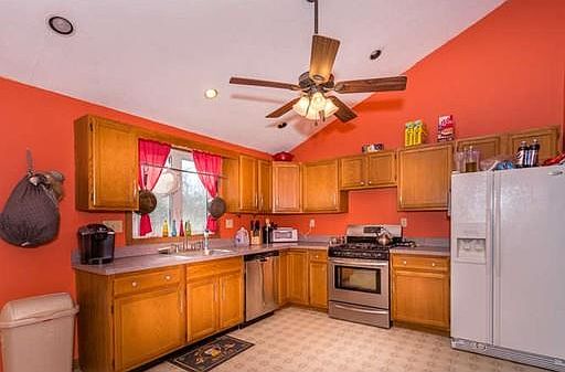 3rd image of 246 Lakewood Dr