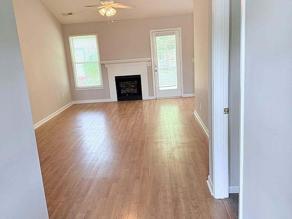 3rd image of 1695 Cumberland Pl