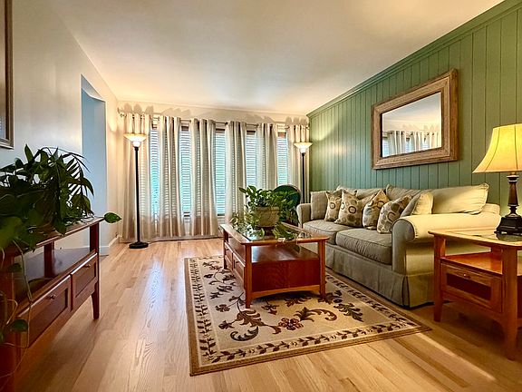 4th image of 6056 W 60th St