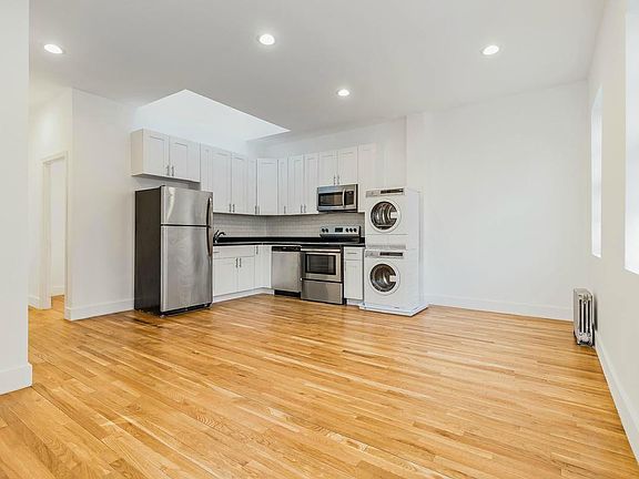 2nd image of 125 W 72nd St #Penthouse