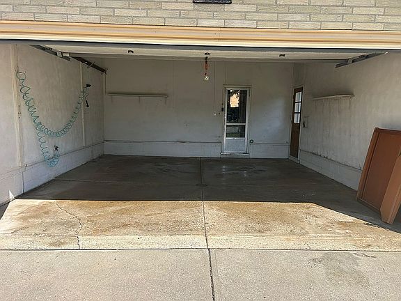 5th image of 5931 Mayberry Ave