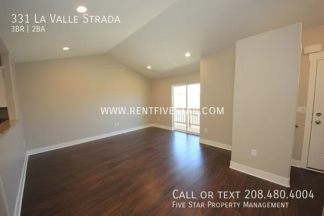 331 La Valle Strada — Photo 2