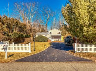 5 Park St, Setauket, NY 11733