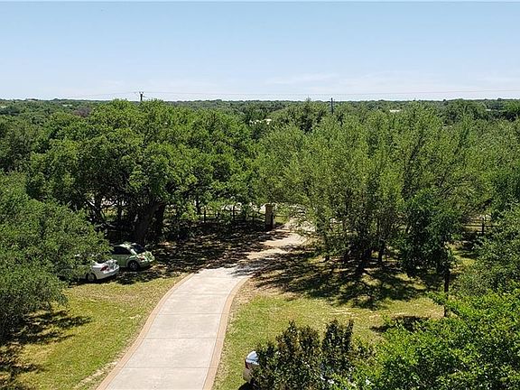 5th image of 219 Quarterhorse Dr