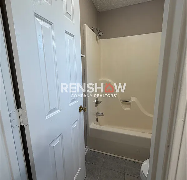 57 Derbyshire Dr — Photo 14