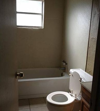 3rd image of 904 S Bay Ave APT A