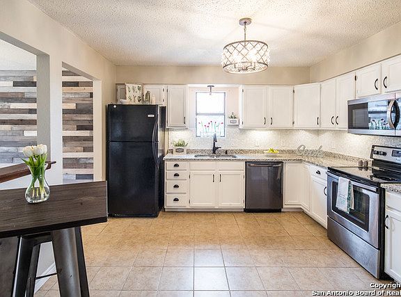 4th image of 6207 Circle Oak Dr