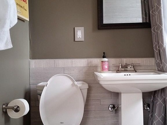 4th image of 306 Vista Dr APT C