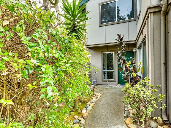 3rd image of 393 Mandarin Dr APT 4