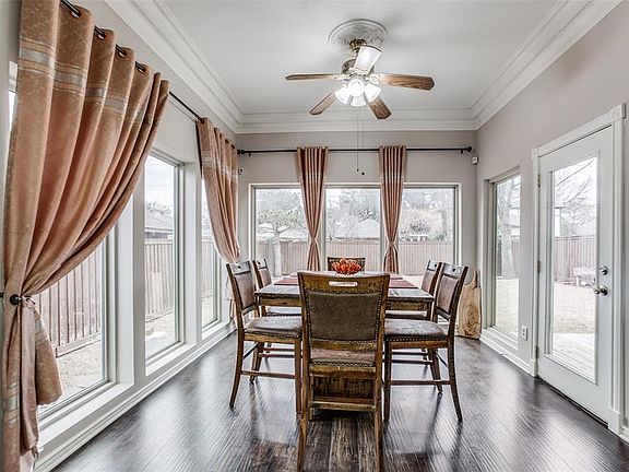 3rd image of 1428 Scarborough Ln
