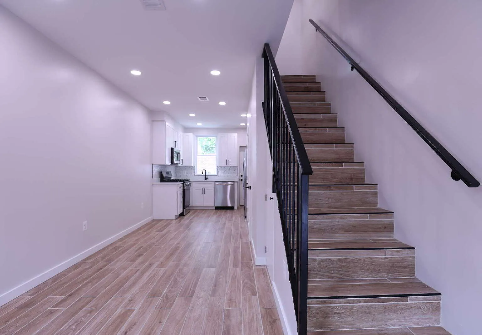 2 bed, 1.5 bath, 720 sqft, $2,500 — Photo 2