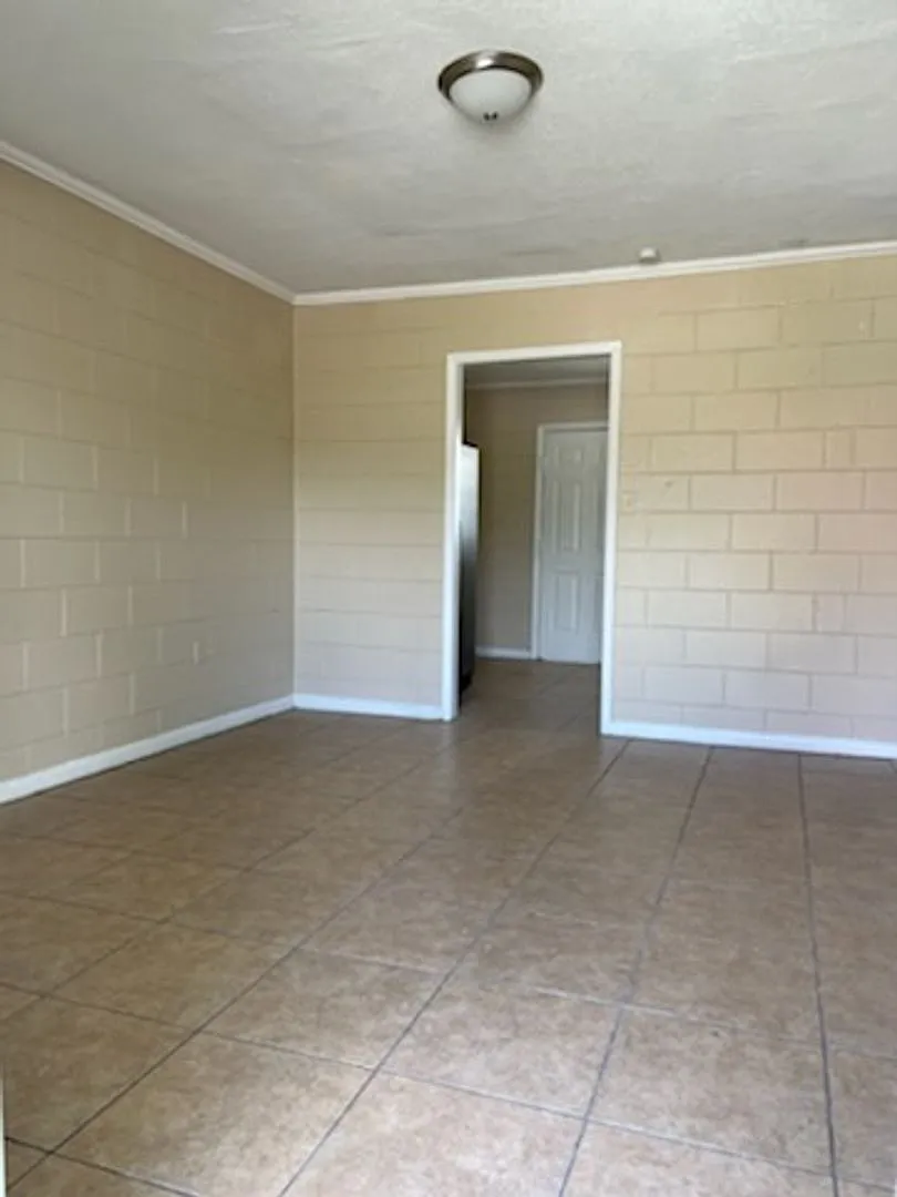 2 Bedroom, 1 Bath Duplex For Rent at 522 Washington Avenue #1 Lake Wales, FL 33853 — Photo 2