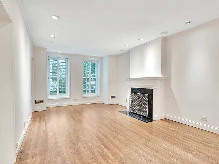 1228 N Dearborn St #2 — Photo 5