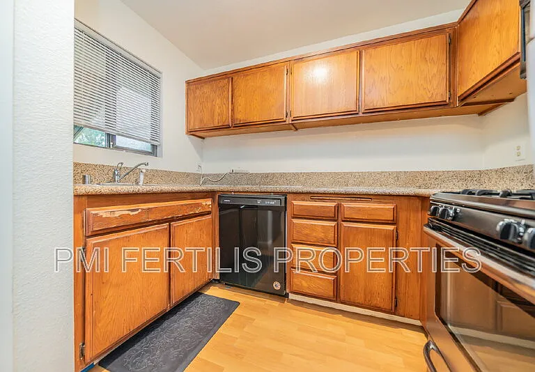 8331 Vineyard Ave #7 — Photo 11