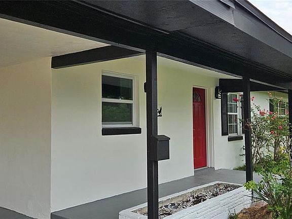 2nd image of 1304 HILLCREST DRIVE
