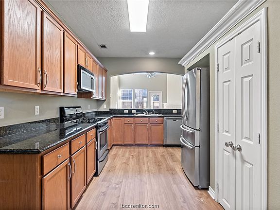 5th image of 4303 Spring Hill Dr