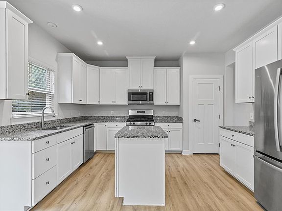 3rd image of 118 Hamilton Dr