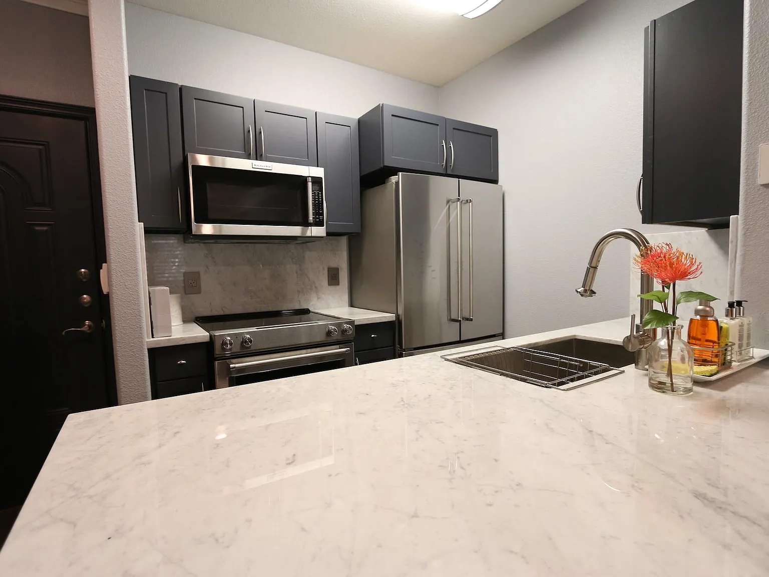 1 bed, 1.0 bath, 792 sqft, $2,350 — Photo 3