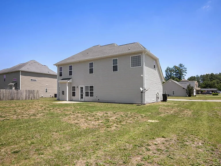 121 Feathers Ln — Photo 44
