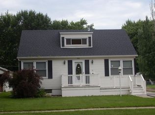 955 Arizona Ave SW, Huron, SD 57350