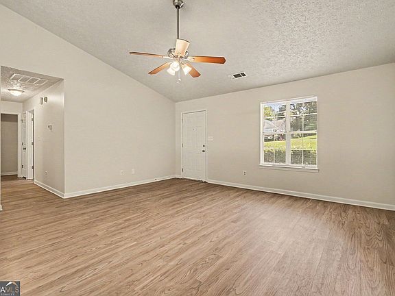 5th image of 529 Bluff Ct