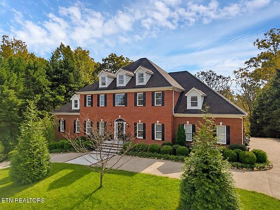 2nd image of 142 Center Park Ln