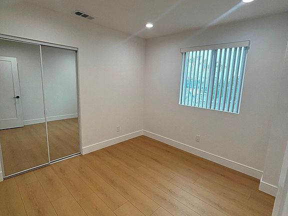 2nd image of 5526 1/2 S Wilton Pl