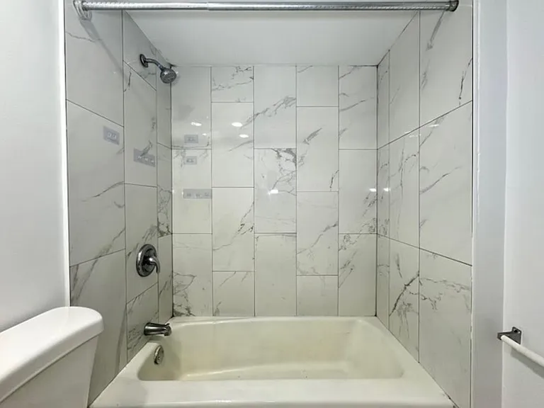 6830-272 N Sheridan Rd — Photo 5
