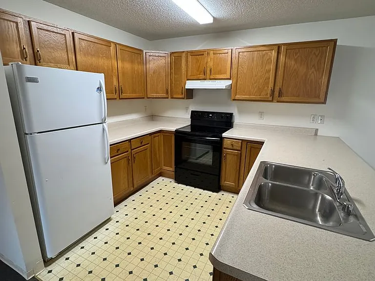 90 E Gridley Ave — Photo 61