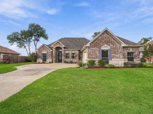 810 Woodcrest Dr, Ennis, TX 75119