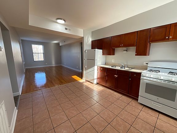3rd image of 6227 S University Ave #306
