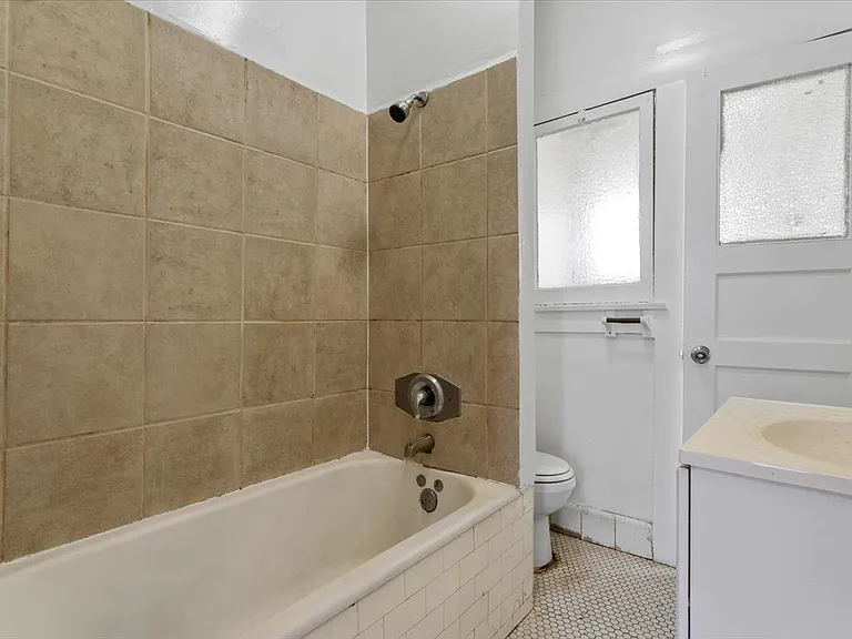4854 1/4 Mascot St — Photo 18