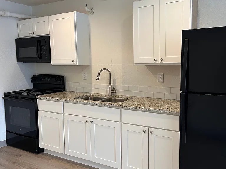 324 W King St — Photo 12