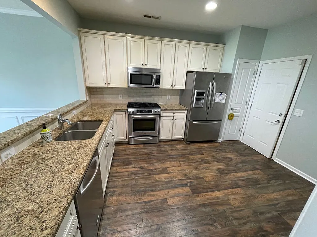 Building Photo - 16844 Dunaverty Pl