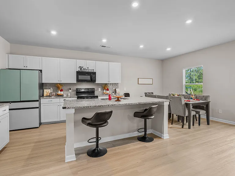 1518 Valley Brook Dr SW — Photo 9
