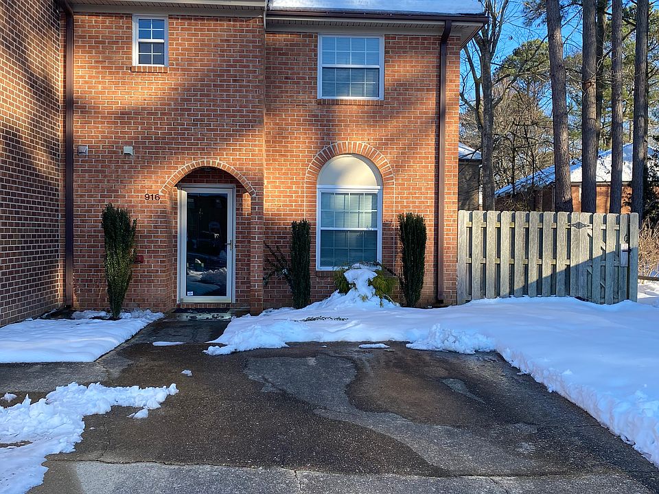 Three bedroom, 2 1/2 bath townhome with fully fenced yard.