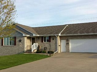 583 7th Ave SW, Dyersville, IA 52040