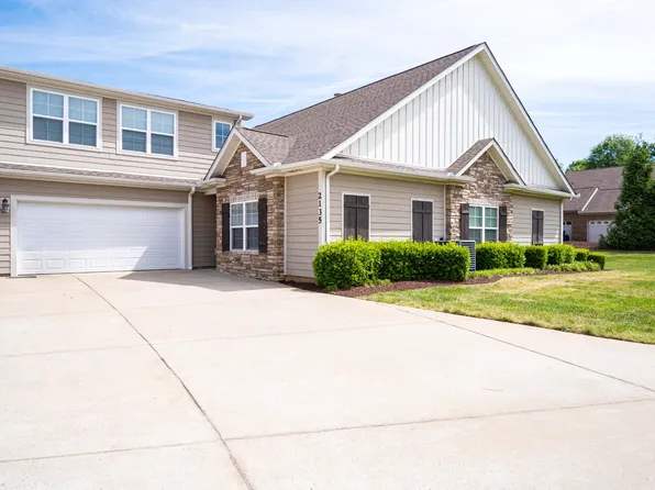 2135 Stonecenter Ln, Murfreesboro, TN 37128