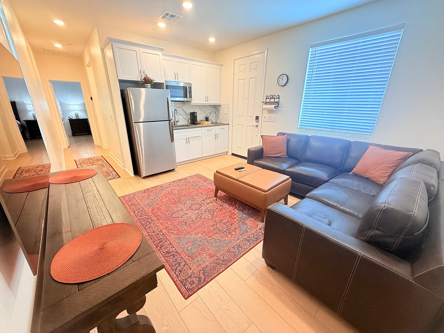 1 bed, 550 sqft, $1,999 — Photo 3