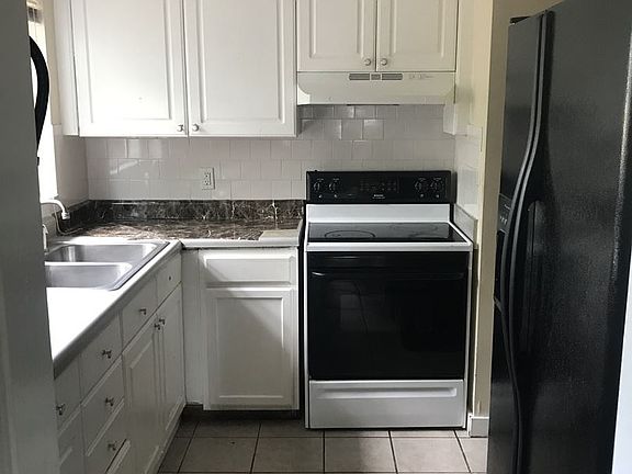 3rd image of 1604 E Annie St