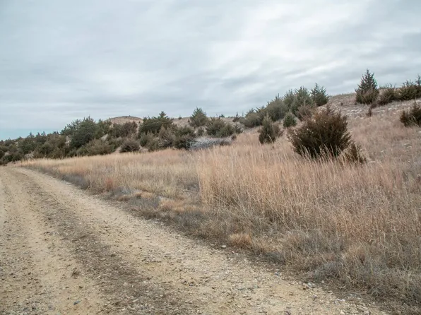2 Daves Dunes 2nd, Burwell, NE 68823