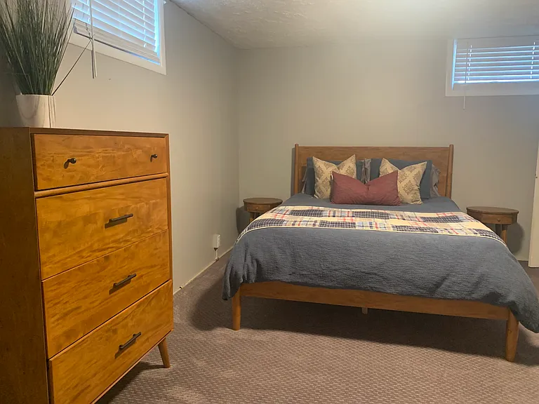 1042 E Lorraine Ave — Photo 15