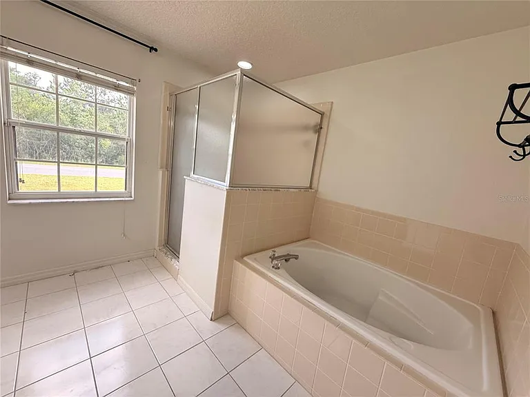 3010 Victoria Dr — Photo 31