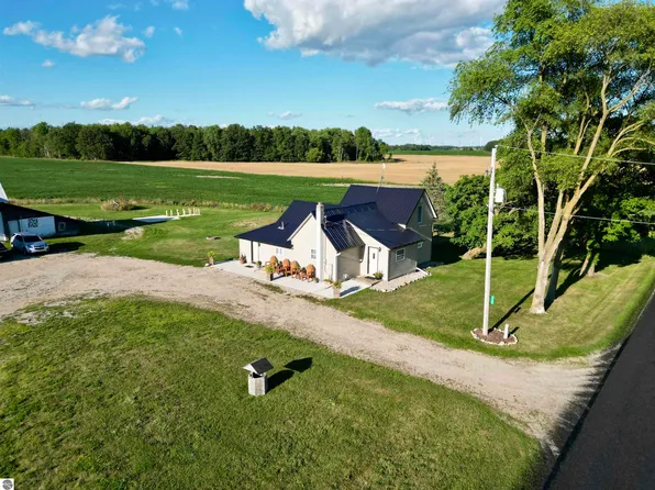 4266 W River Rd, Mount Pleasant, MI 48858