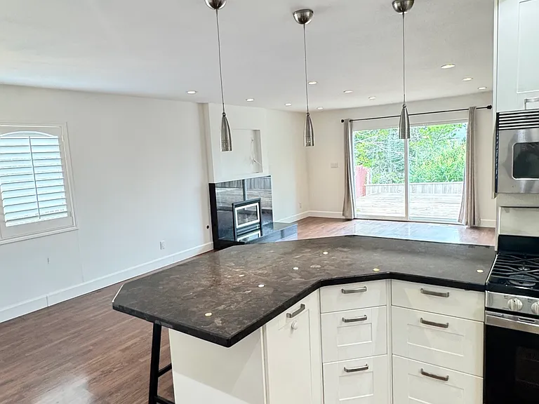 1134 Manzanita Dr — Photo 3